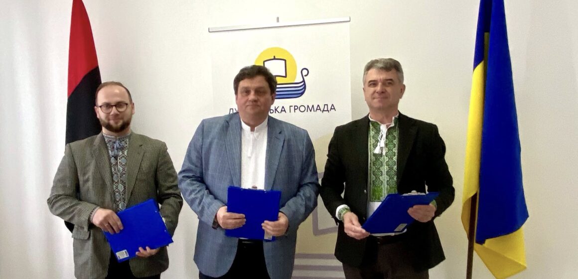 Підписано Меморандум про співробітництво між Дубовецькою ТГ та ВСП «Бурштинський торговельно-економічний фаховий коледж ДТЕУ» Підписано Меморандум про співробітництво між Дубовецькою ТГ та ВСП «Бурштинський торговельно-економічний фаховий коледж ДТЕУ»