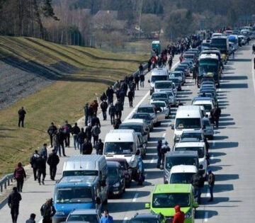 Черги на кордонах: українці повертаються на свята