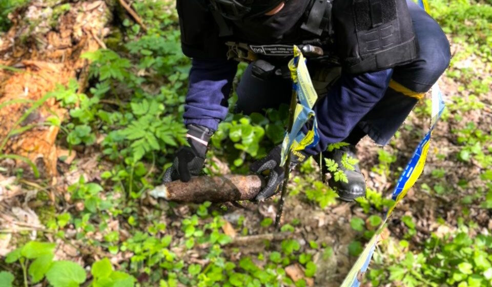 Прикарпатські піротехніки знищили два боєприпаси часів Другої світової війни Прикарпатські піротехніки знищили два боєприпаси часів Другої світової війни