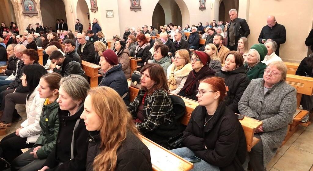 В Івано-Франківську відкрили Всеукраїнський Великодній фестиваль «Катедральні дзвони» В Івано-Франківську відкрили Всеукраїнський Великодній фестиваль «Катедральні дзвони»