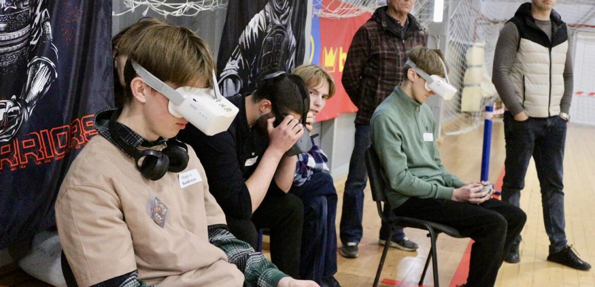 Коломийські школярі – чемпіони області зі змагань операторів дронів Коломийські школярі – чемпіони області зі змагань операторів дронів