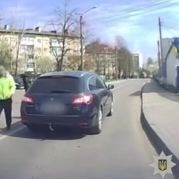 Зупинив авто і вдарив у обличчя: в Івано-Франківську розслідують побиття через конфлікт на дорозі Зупинив авто і вдарив у обличчя: в Івано-Франківську розслідують побиття через конфлікт на дорозі