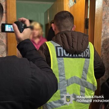 Пропагував ідеологію СРСР та поширював заборонену символіку: правоохоронці зібрали докази щодо протиправної діяльності 47-річного мешканця Івано-Франківська Пропагував ідеологію СРСР та поширював заборонену символіку: правоохоронці зібрали докази щодо протиправної діяльності 47-річного мешканця Івано-Франківська