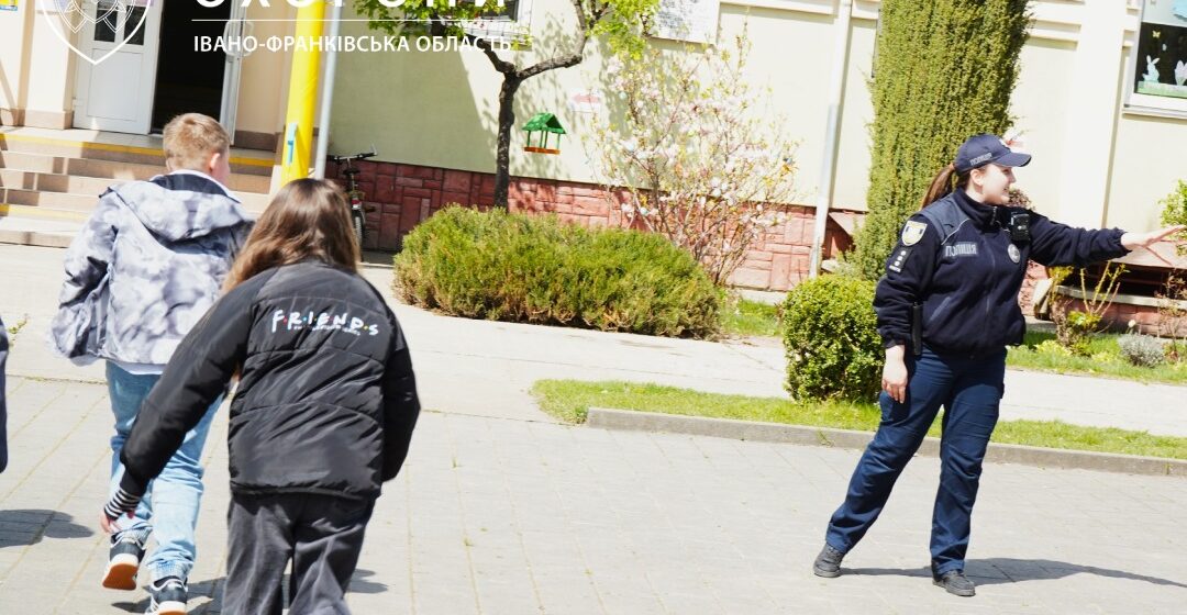 Алгоритм безпеки, який працює: у ліцеї Івано-Франківська відпрацювали дії в разі загрози Алгоритм безпеки, який працює: у ліцеї Івано-Франківська відпрацювали дії в разі загрози