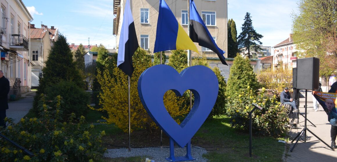 У Надвірній встановлено “Серце надії” У Надвірній встановлено “Серце надії”