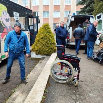 Два автобуси Volvo та пожежний автомобіль Mercedes отримала Тлумацька громада від партнерів