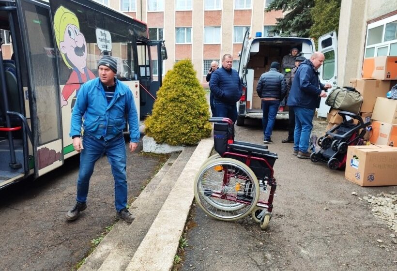 Два автобуси Volvo та пожежний автомобіль Mercedes отримала Тлумацька громада від партнерів