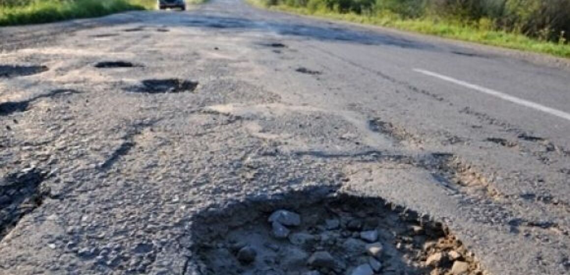 “Близько 80% місцевих автодоріг Прикарпаття перебувають у незадовільному стані  через переорієнтацію фінансування на оборону”, – Леся ВІТОВСЬКА, т.в.о. керівника ДО “Дороги Прикарпаття”