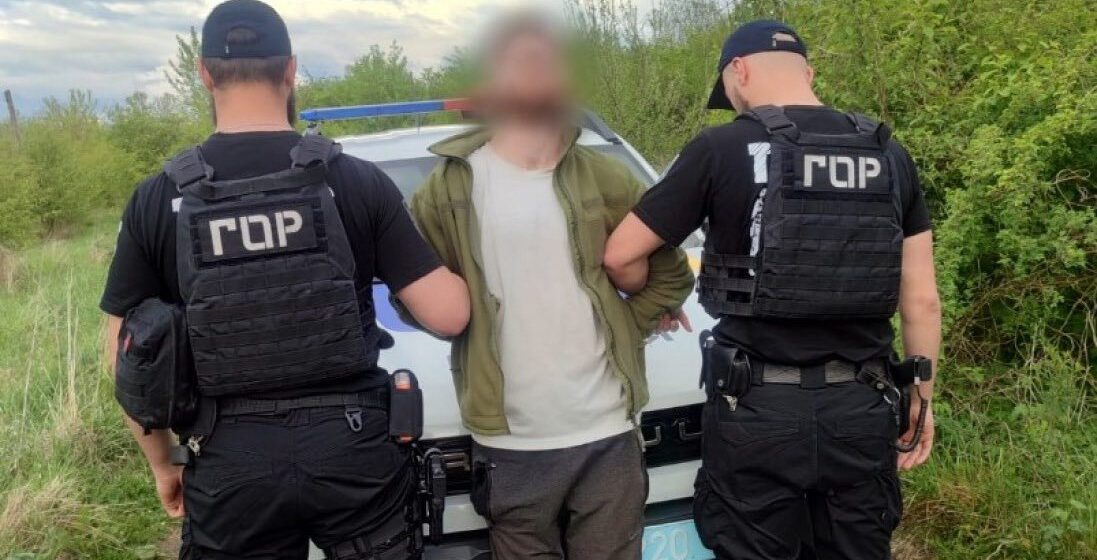 Граната “на згадку”: на Коломийщині поліцейські виявили у двох чоловіків вибухові боєприпаси Граната “на згадку”: на Коломийщині поліцейські виявили у двох чоловіків вибухові боєприпаси