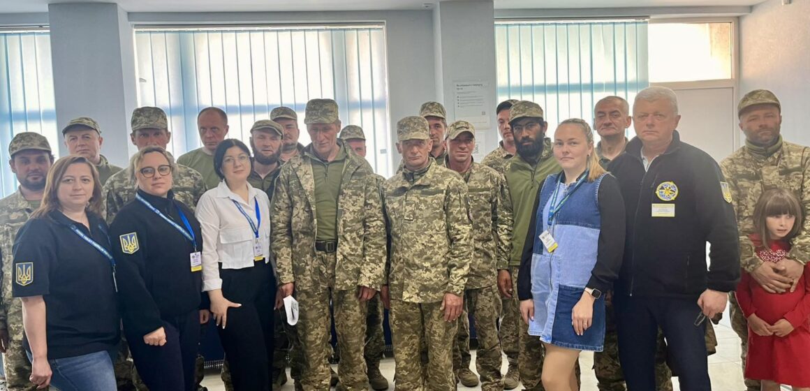 У одному з відділів міграційної служби Галичини позачергово оформили майже двадцять паспортів українським воїнам У одному з відділів міграційної служби Галичини позачергово оформили майже двадцять паспортів українським воїнам