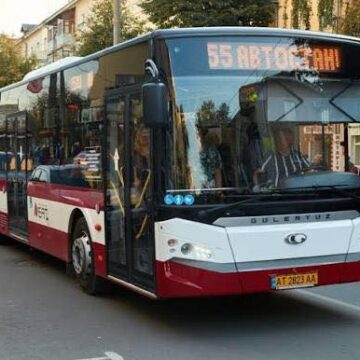 В Івано-Франківську змінили рух автобусів через перекриття центру після атаки рф