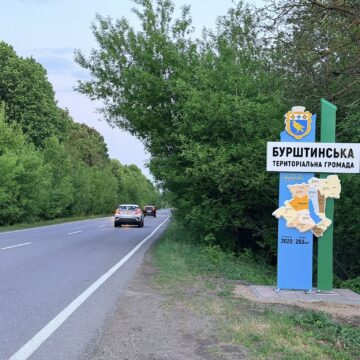 У Бурштинській громаді встановили нові в’їзні знаки (ФОТО)