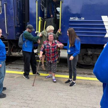 Із домашніми улюбленцями та надією: Франківщина прийняла ще 19 евакуйованих із прифронтових регіонів