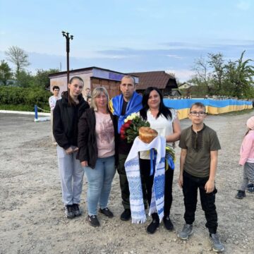 Старобогородчанська громада зустріла звільненого з російського полону Ярослава Партечина
