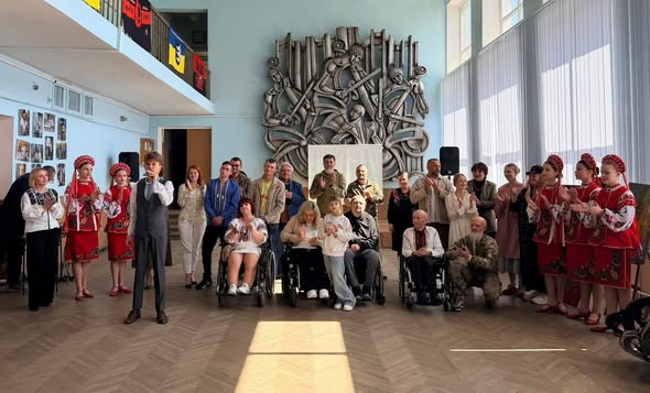 У Бурштині провели обласний фестиваль «Мистецтво нескорених» У Бурштині провели обласний фестиваль «Мистецтво нескорених»