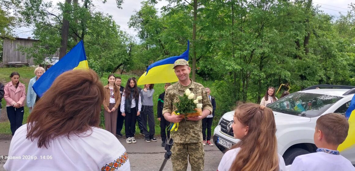Коршівська громада урочисто зустріла звільненого з полону прикордонника Володимира Бойчука (ФОТО)