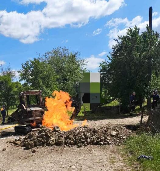 Постраждав екскаваторник: у Калуській громаді екскаватор пошкодив газопровід