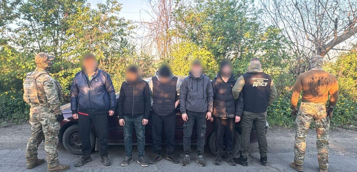 По 10 тисяч доларів з кожного – і в руки прикордонників. Дистанційно!