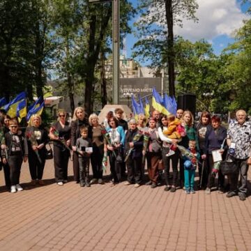На Прикарпатті пролунав Дзвін пам’яті, щоб пом’янути тих, хто віддав за Україну свої життя
