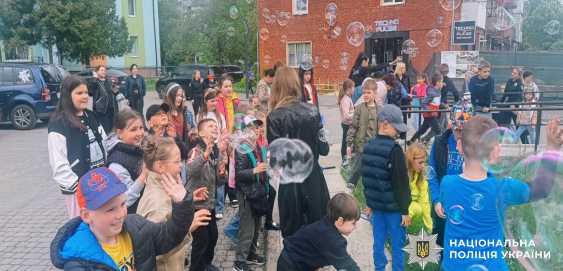 У Долині поліцейські організували особливий захід для дітей, чиї батьки загинули або вважаються безвісти зниклими