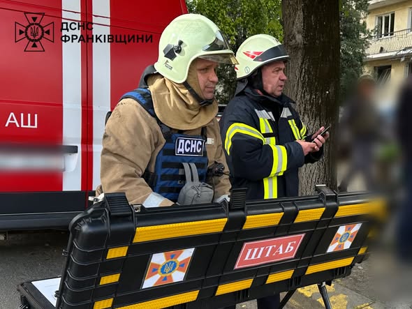 Рятувальники повідомили про наслідки влучань на Прикарпатті Рятувальники повідомили про наслідки влучань на Прикарпатті