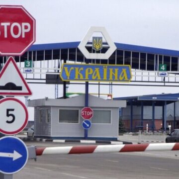 За минулу добу західні кордони України з ЄС та Молдовою перетнули 64 тисячі осіб