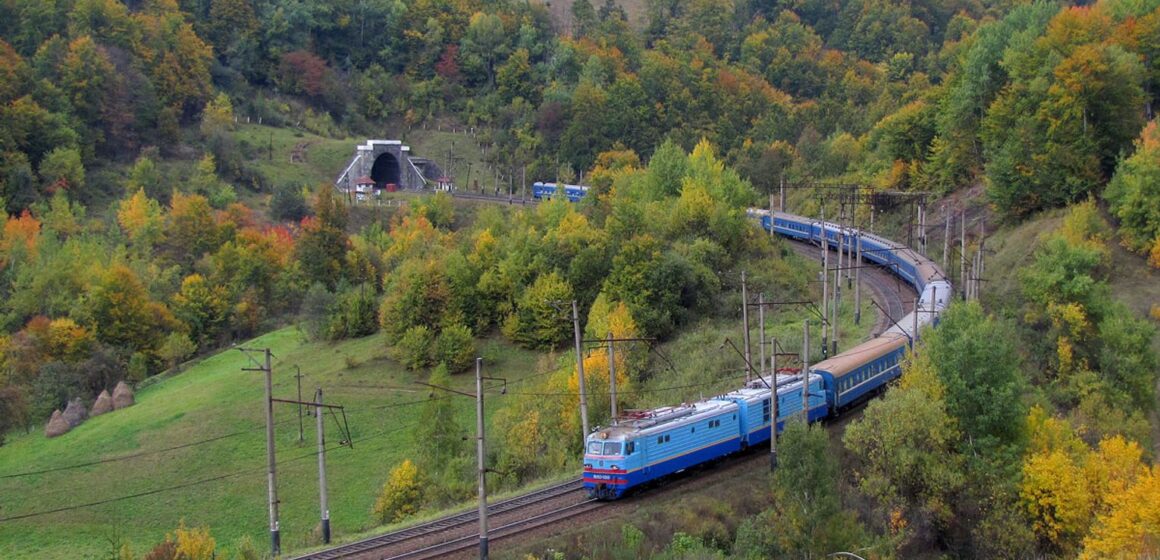 Укрзалізниця запускає 7 додаткових поїздів на літо: два з них курсуватимуть через Івано-Франківськ