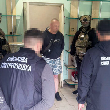 СБУ та ДБР затримали 4-х ділків, які намагалися налагодити масштабний збут «трофейної» зброї на Івано-Франківщині СБУ та ДБР затримали 4-х ділків, які намагалися налагодити масштабний збут «трофейної» зброї на Івано-Франківщині