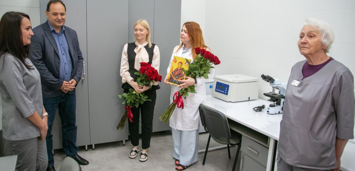 У Франківську триває модернізація медицини: у поліклініці №3 оновили лабораторію (ФОТО) У Франківську триває модернізація медицини: у поліклініці №3 оновили лабораторію (ФОТО)