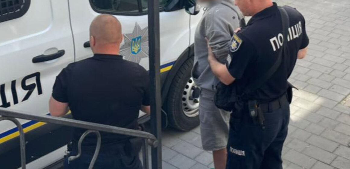 Нічний переполох у Франківську: затримано молодика, який «замінував» розважальний заклад (ФОТО) Нічний переполох у Франківську: затримано молодика, який «замінував» розважальний заклад (ФОТО)
