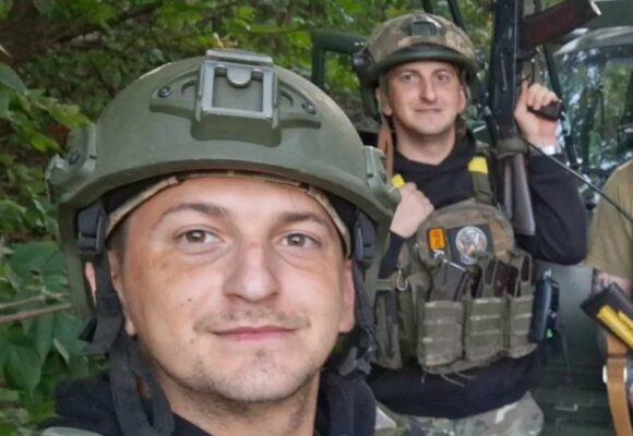 Поранений боєць з Богородчанщини просить підтримати петицію про звання Героя України для загиблого брата-близнюка Поранений боєць з Богородчанщини просить підтримати петицію про звання Героя України для загиблого брата-близнюка