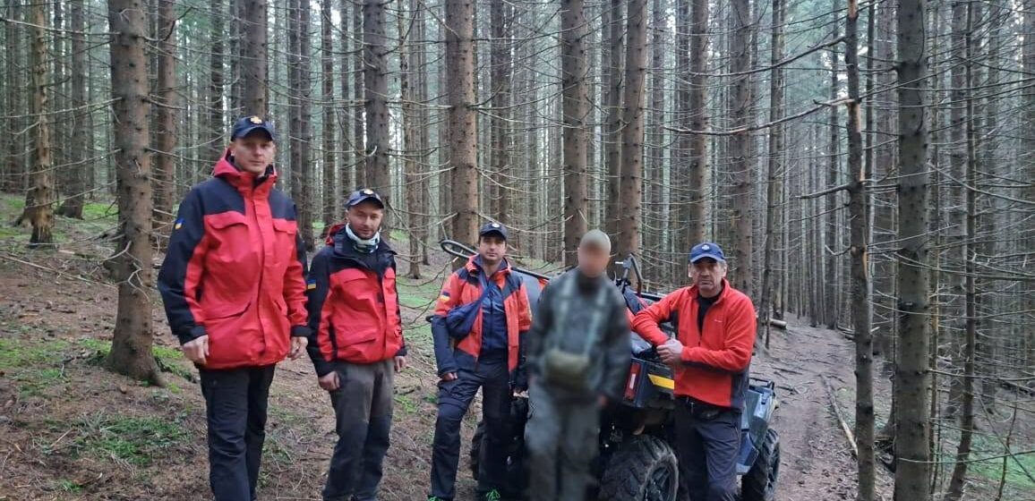 Гірські рятувальники оперативно допомогли мандрівнику, якому стало зле під час сходження на гору Піп Іван Гірські рятувальники оперативно допомогли мандрівнику, якому стало зле під час сходження на гору Піп Іван