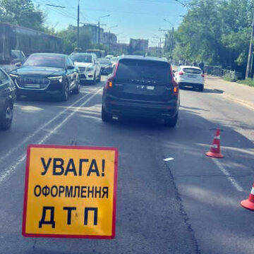 У Івано-Франківську сталася ДТП за участю трьох автомобілів У Івано-Франківську сталася ДТП за участю трьох автомобілів