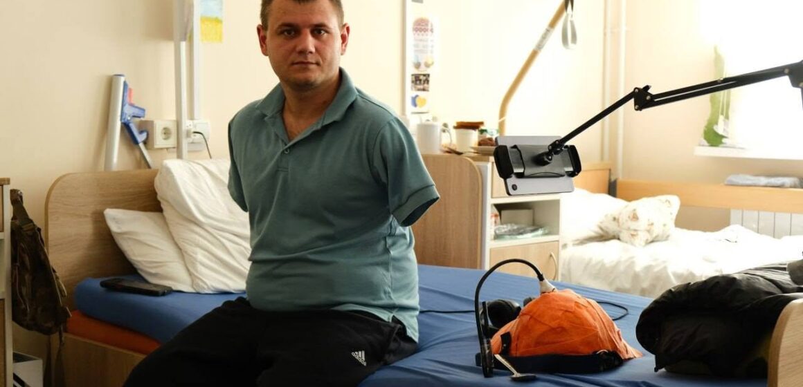 В Івано-Франківській ОКЛ розробили унікальний ортез для військового з ампутацією рук