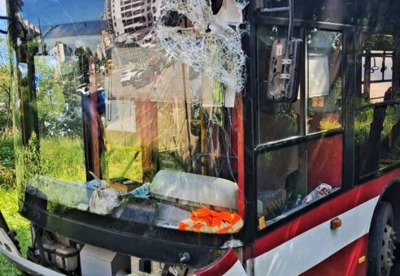 У Франківську розшукують свідків ДТП, під час якої автобус злетів у кювет У Франківську розшукують свідків ДТП, під час якої автобус злетів у кювет