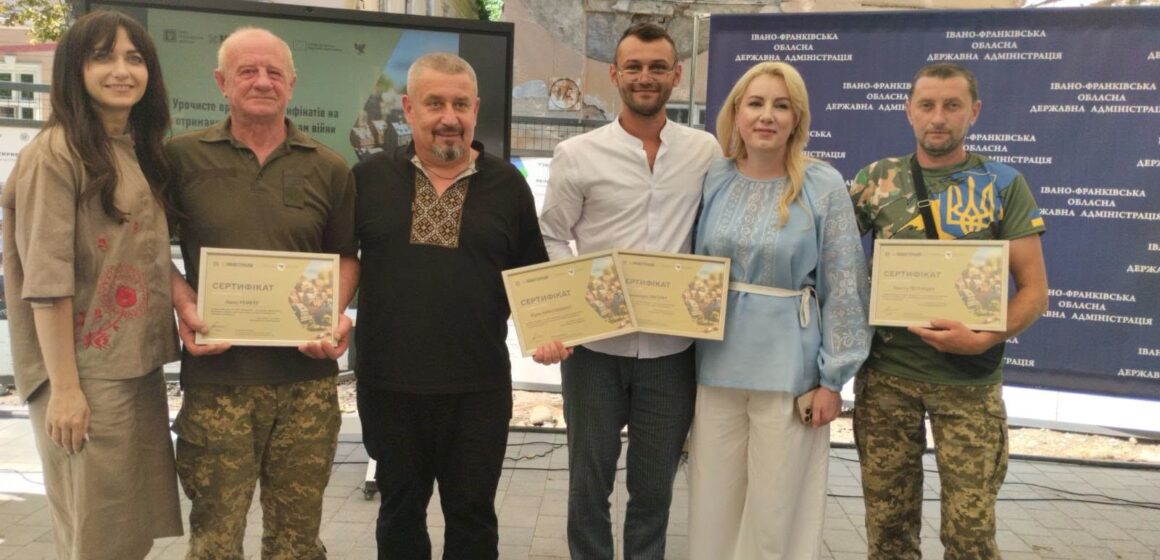 Чотири воїни з Рогатинщини отримали сертифікати на житло Чотири воїни з Рогатинщини отримали сертифікати на житло