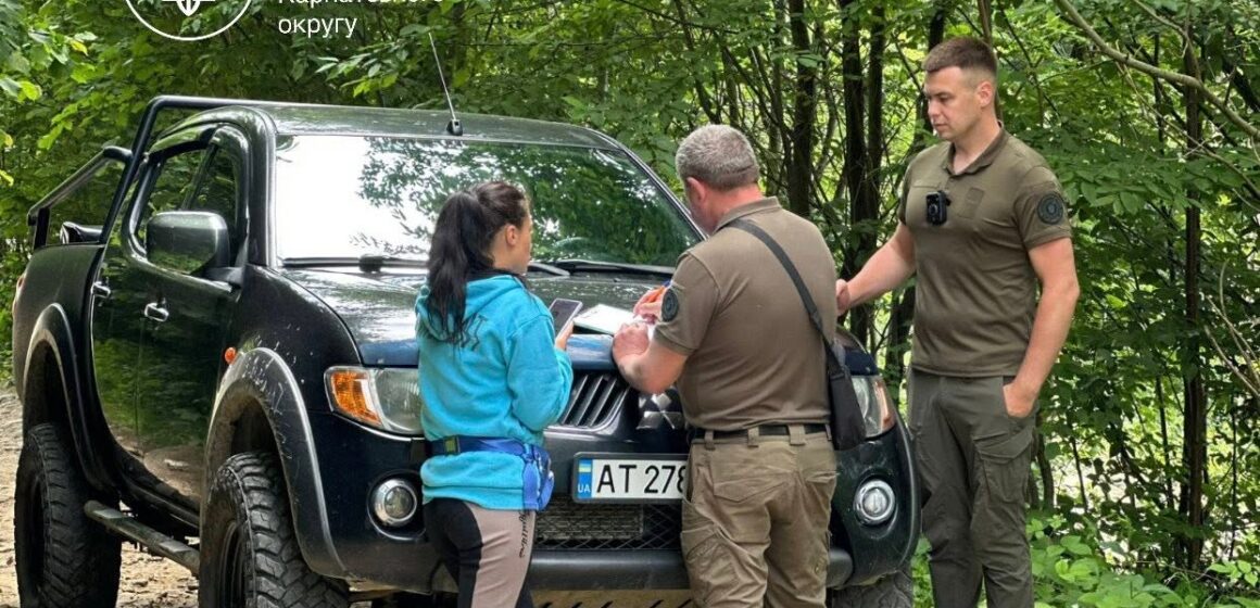За джипінг на території Карпатського НПП у червні екоінспектори оштрафували чотирьох порушників (ФОТО) За джипінг на території Карпатського НПП у червні екоінспектори оштрафували чотирьох порушників (ФОТО)