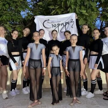Бурштинський ансамбль танцю «Сюрприз» зайняв перші місця на міжнародному конкурсі у Греції Бурштинський ансамбль танцю «Сюрприз» зайняв перші місця на міжнародному конкурсі у Греції