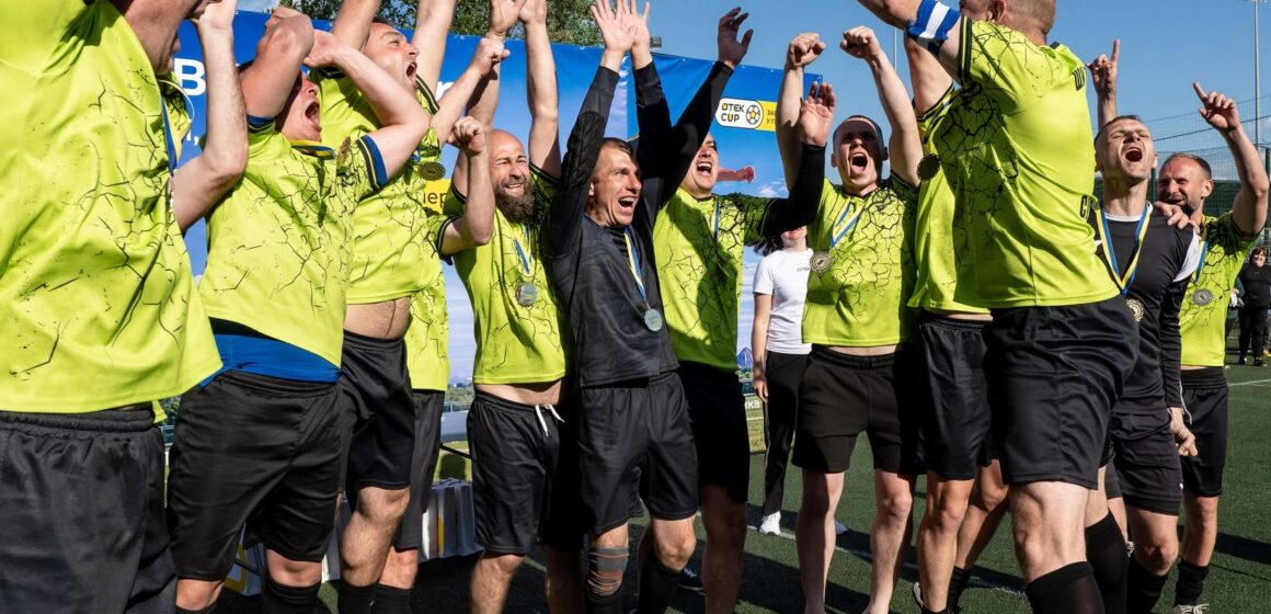 Команда Бурштинської громади перемогла у футбольних змаганнях «DTEK CUP 2026: Завжди у грі!» серед ветеранських команд Команда Бурштинської громади перемогла у футбольних змаганнях «DTEK CUP 2026: Завжди у грі!» серед ветеранських команд