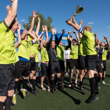 Команда Бурштинської громади перемогла у футбольних змаганнях «DTEK CUP 2026: Завжди у грі!» серед ветеранських команд Команда Бурштинської громади перемогла у футбольних змаганнях «DTEK CUP 2026: Завжди у грі!» серед ветеранських команд