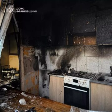 У Чернієві рятувальники ліквідували пожежу в житловому будинку та запобігли вибуху газового балона
