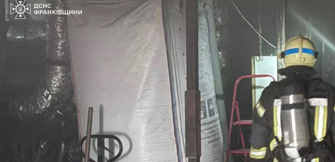 У Коломиї рятувальники ліквідували пожежу на одному із приватних підприємств