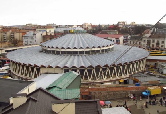 Повернення під купол Повернення під купол