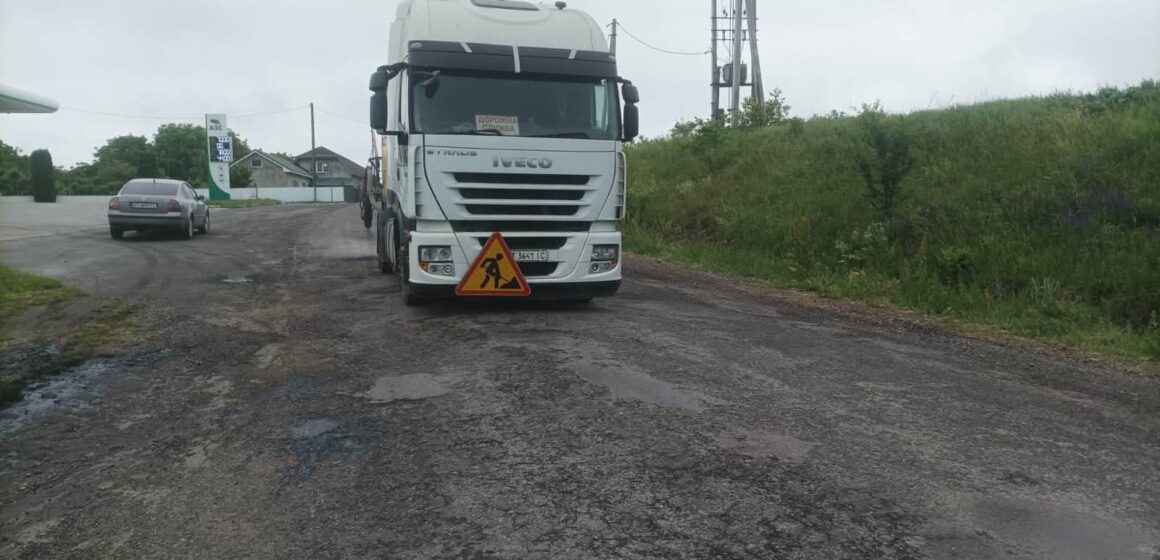 На Прикарпатті ремонтують Тисменицьку трасу