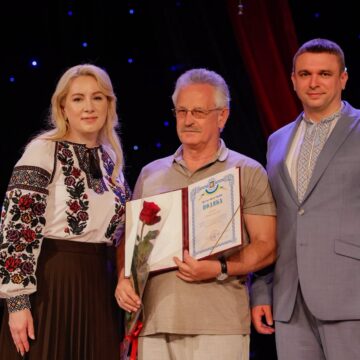 В обласному центрі відзначили 30-ту річницю Конституції України та День державної служби