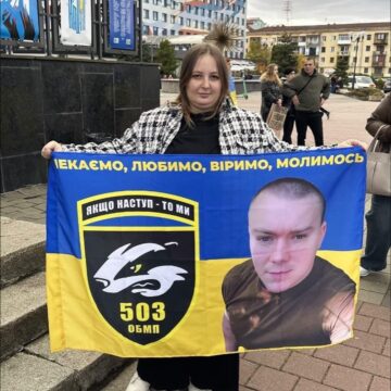 «Мамо, а наш тато ще живий?» «Мамо, а наш тато ще живий?»