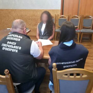 1000 доларів за працевлаштування з бронюванням: прокурору з Івано-Франківщини повідомлено про підозру 1000 доларів за працевлаштування з бронюванням: прокурору з Івано-Франківщини повідомлено про підозру