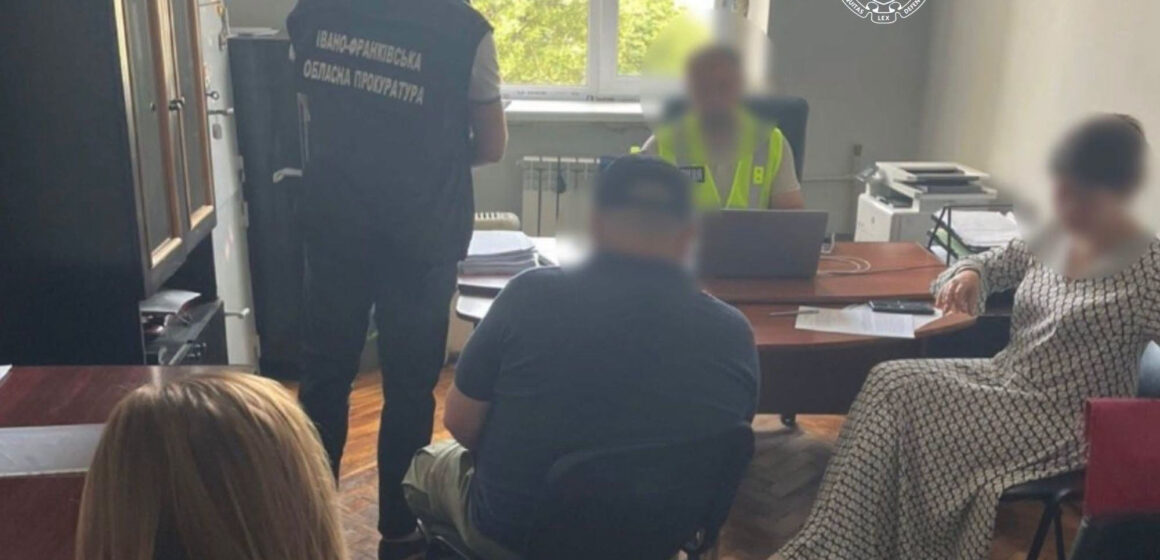 На Прикарпатті викрили організовану групу посадовців «Облавтодору», які привласнили 4.5 млн грн на видобутку корисних копалин На Прикарпатті викрили організовану групу посадовців «Облавтодору», які привласнили 4.5 млн грн на видобутку корисних копалин