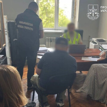 На Прикарпатті викрили організовану групу посадовців «Облавтодору», які привласнили 4.5 млн грн на видобутку корисних копалин