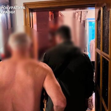 На Прикарпатті затримали чоловіка, якого підозрюють у сексуальному насильстві над дітьми з 2022 року На Прикарпатті затримали чоловіка, якого підозрюють у сексуальному насильстві над дітьми з 2022 року